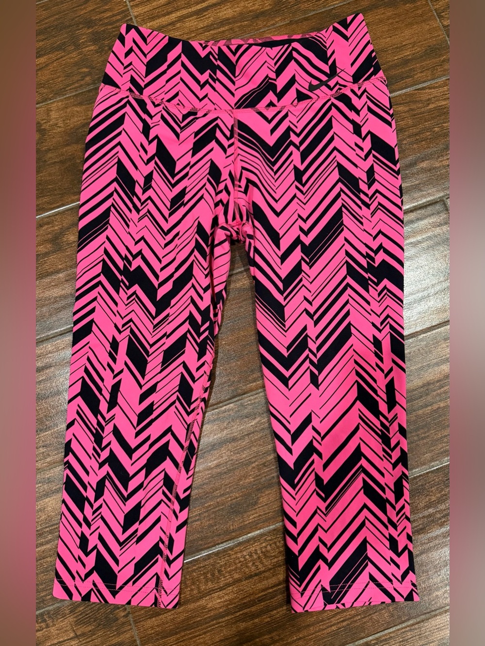 Nike Dri-Fit Vibrant Pink & Black Chevron Capri Leggings